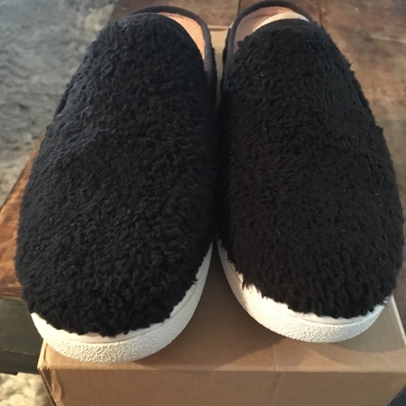 ugg luci slip on